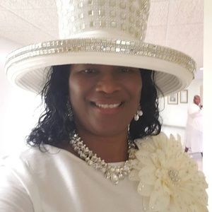 Meet your Posher, Connie